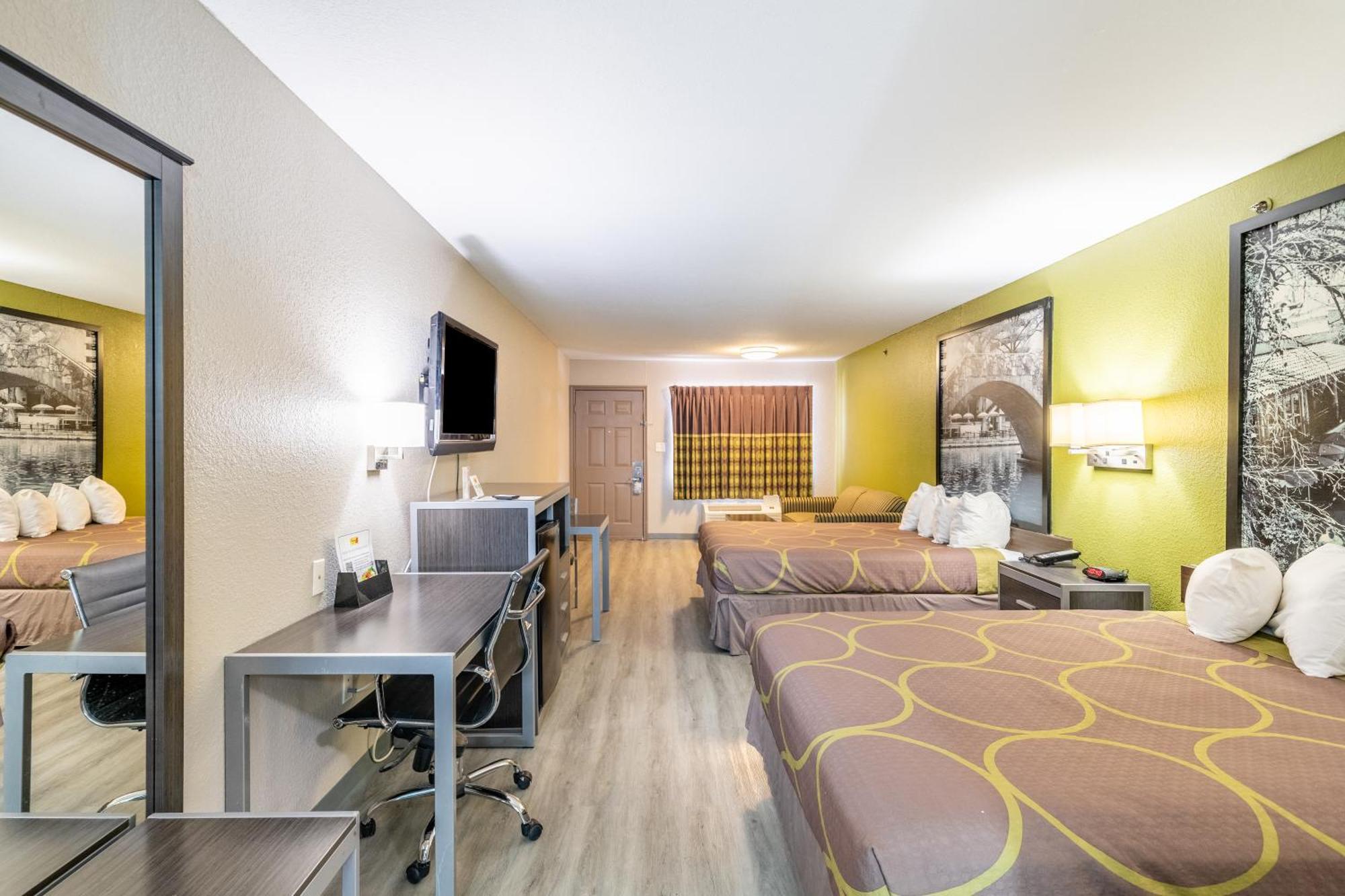 Super 8 By Wyndham San Antonio/Riverwalk Area Buitenkant foto